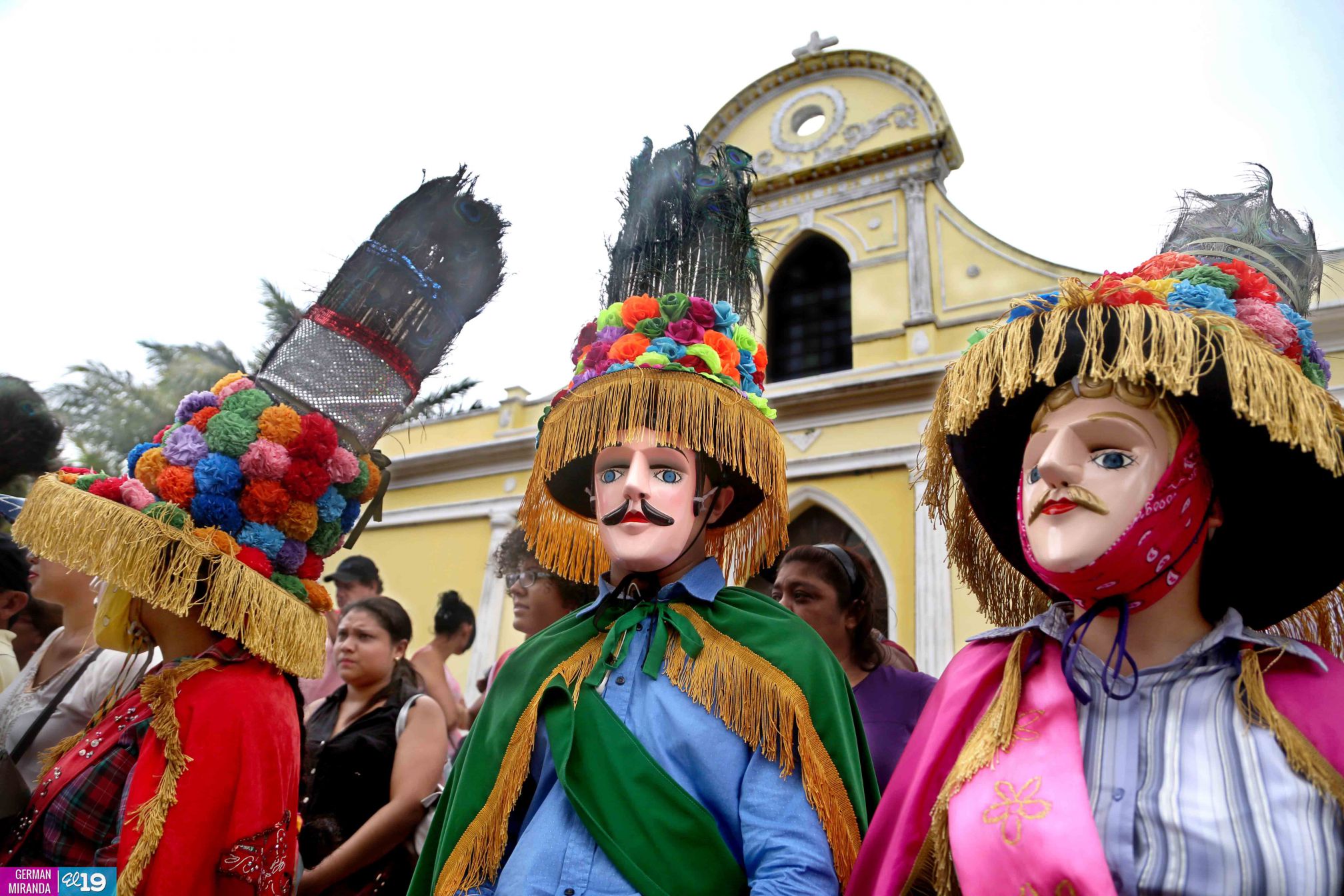 Tope de Santos reúne a miles en Dolores