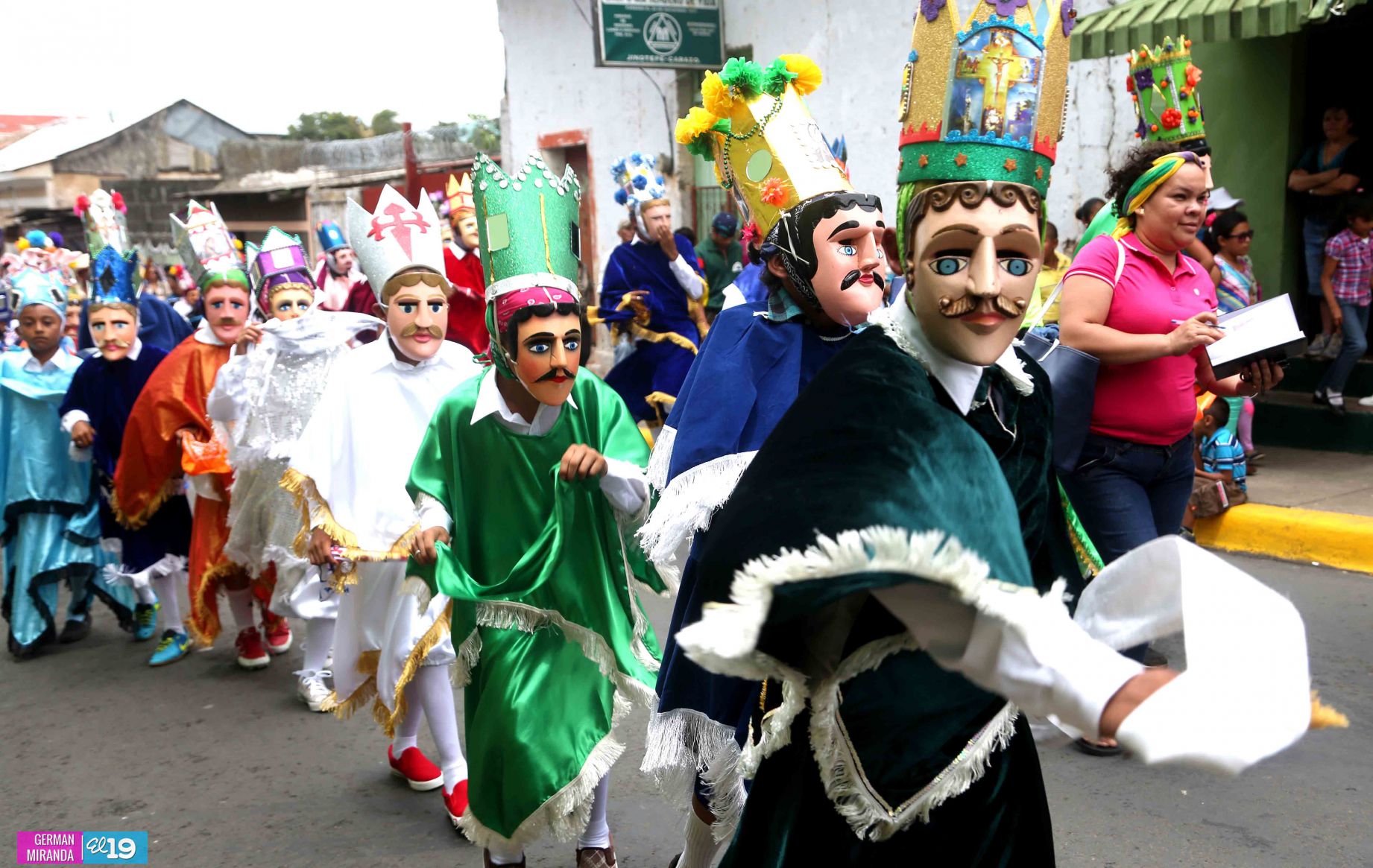 Tope de Santos reúne a miles en Dolores