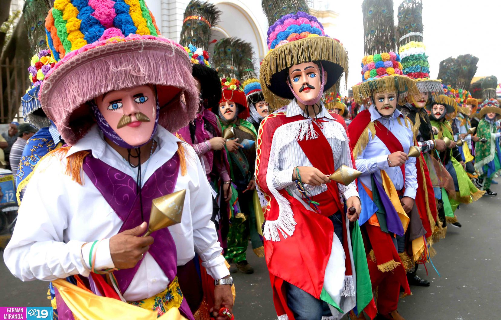 Tope de Santos reúne a miles en Dolores