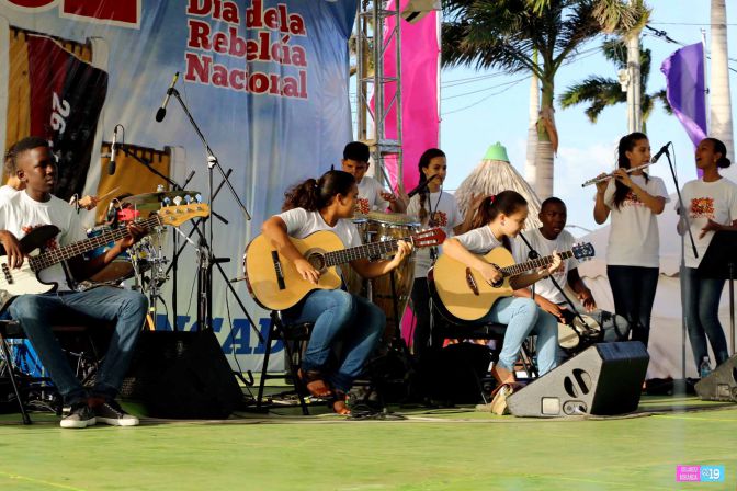 Música y canto para celebrar el 62 Aniversario del Día de la Rebeldía Nacional de Cuba