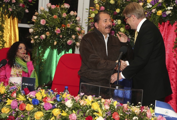 Presidente Daniel firma con HKND Group convenio marco para la construcción del Gran Canal