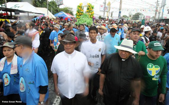 Managuas peregrinan colmados de fervor, amor y alegría en la tradicional bajada de Santo Domingo de Guzmán