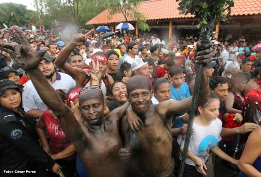 Managuas peregrinan colmados de fervor, amor y alegría en la tradicional bajada de Santo Domingo de Guzmán