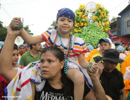Managuas peregrinan colmados de fervor, amor y alegría en la tradicional bajada de Santo Domingo de Guzmán