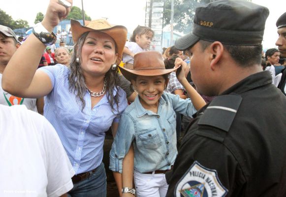 Managuas peregrinan colmados de fervor, amor y alegría en la tradicional bajada de Santo Domingo de Guzmán