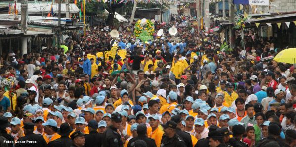 Managuas peregrinan colmados de fervor, amor y alegría en la tradicional bajada de Santo Domingo de Guzmán