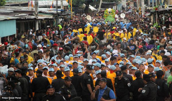 Managuas peregrinan colmados de fervor, amor y alegría en la tradicional bajada de Santo Domingo de Guzmán