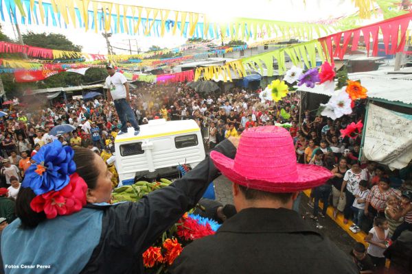 Managuas peregrinan colmados de fervor, amor y alegría en la tradicional bajada de Santo Domingo de Guzmán