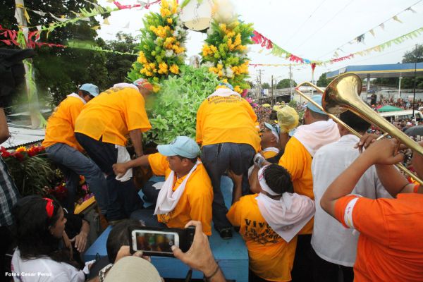 Managuas peregrinan colmados de fervor, amor y alegría en la tradicional bajada de Santo Domingo de Guzmán