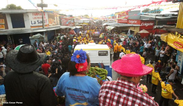 Managuas peregrinan colmados de fervor, amor y alegría en la tradicional bajada de Santo Domingo de Guzmán