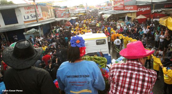 Managuas peregrinan colmados de fervor, amor y alegría en la tradicional bajada de Santo Domingo de Guzmán