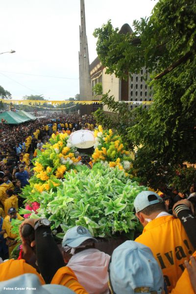 Managuas peregrinan colmados de fervor, amor y alegría en la tradicional bajada de Santo Domingo de Guzmán
