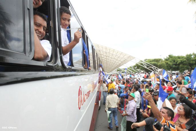 Nicaragua recibe con honores a peloteritos héroes de la Sub-12