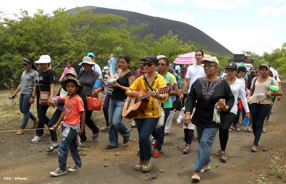 León celebra tradicional Gritería Chiquita