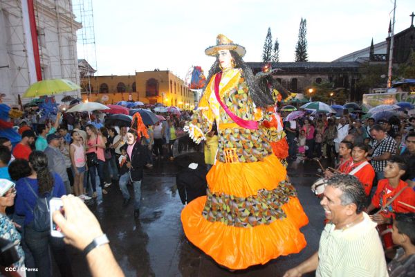 León celebra tradicional Gritería Chiquita