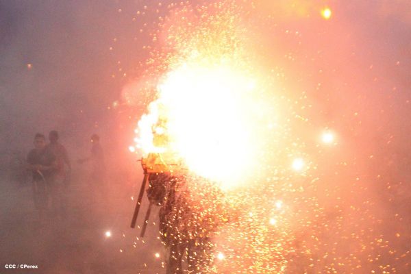 León celebra tradicional Gritería Chiquita