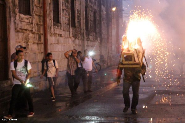 León celebra tradicional Gritería Chiquita