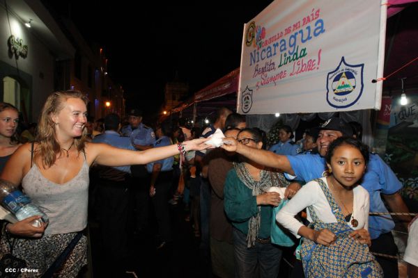León celebra tradicional Gritería Chiquita