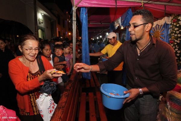 León celebra tradicional Gritería Chiquita