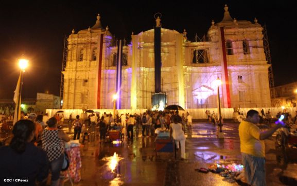 León celebra tradicional Gritería Chiquita