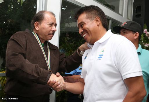 Presidente Daniel recibe a niños campeones de la selección sub-12 de béisbol