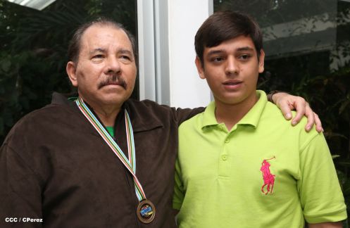 Presidente Daniel recibe a niños campeones de la selección sub-12 de béisbol