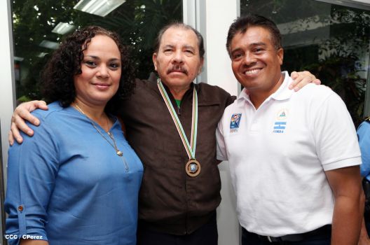 Presidente Daniel recibe a niños campeones de la selección sub-12 de béisbol