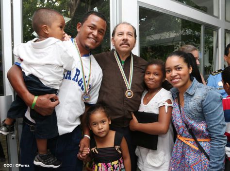 Presidente Daniel recibe a niños campeones de la selección sub-12 de béisbol