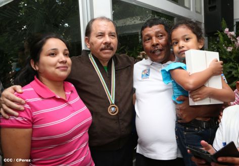 Presidente Daniel recibe a niños campeones de la selección sub-12 de béisbol