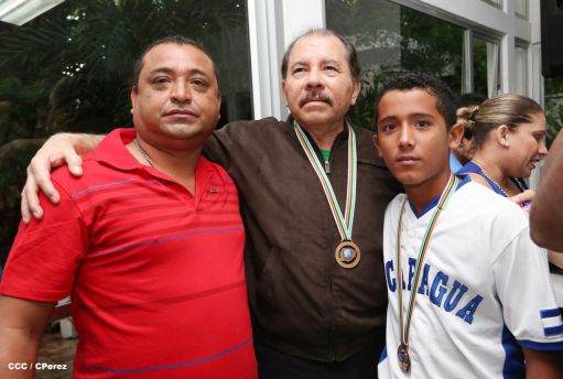 Presidente Daniel recibe a niños campeones de la selección sub-12 de béisbol