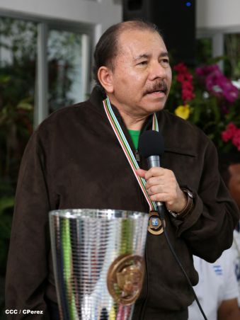 Presidente Daniel recibe a niños campeones de la selección sub-12 de béisbol