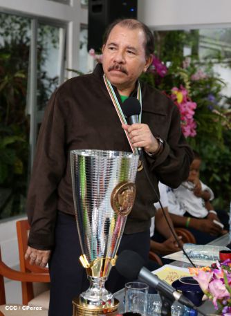 Presidente Daniel recibe a niños campeones de la selección sub-12 de béisbol