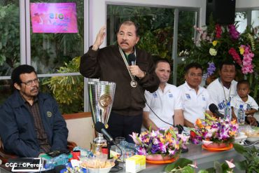 Presidente Daniel recibe a niños campeones de la selección sub-12 de béisbol