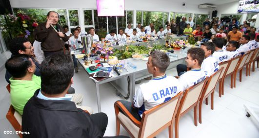 Presidente Daniel recibe a niños campeones de la selección sub-12 de béisbol