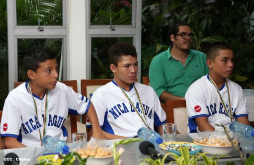 Presidente Daniel recibe a niños campeones de la selección sub-12 de béisbol