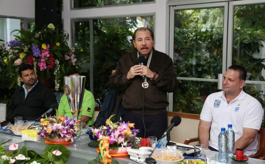 Presidente Daniel recibe a niños campeones de la selección sub-12 de béisbol