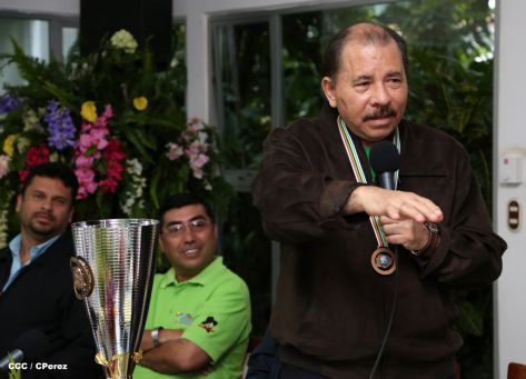 Presidente Daniel recibe a niños campeones de la selección sub-12 de béisbol