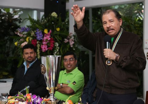 Presidente Daniel recibe a niños campeones de la selección sub-12 de béisbol