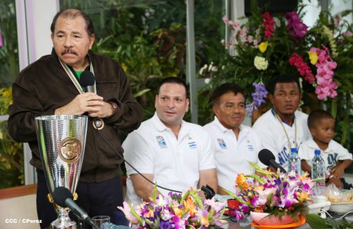 Presidente Daniel recibe a niños campeones de la selección sub-12 de béisbol