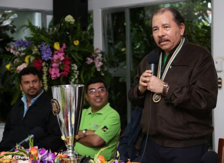 Presidente Daniel recibe a niños campeones de la selección sub-12 de béisbol