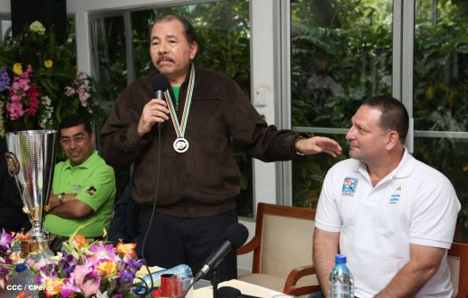 Presidente Daniel recibe a niños campeones de la selección sub-12 de béisbol