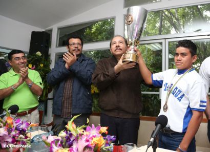 Presidente Daniel recibe a niños campeones de la selección sub-12 de béisbol