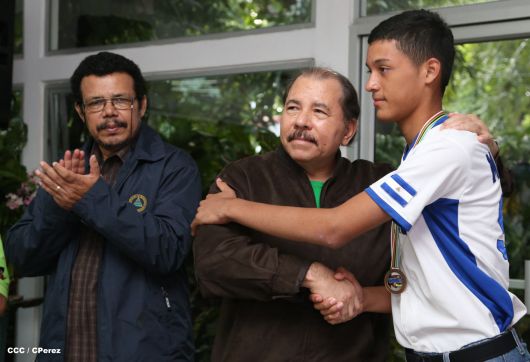 Presidente Daniel recibe a niños campeones de la selección sub-12 de béisbol