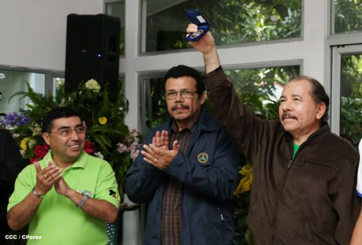 Presidente Daniel recibe a niños campeones de la selección sub-12 de béisbol