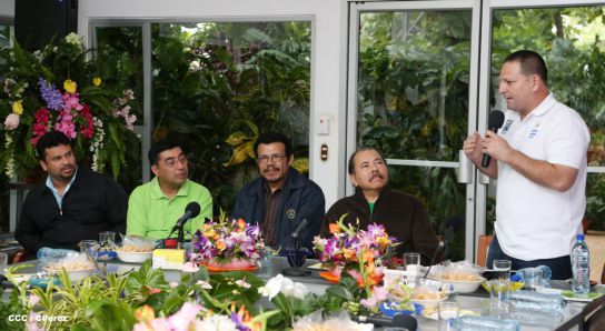 Presidente Daniel recibe a niños campeones de la selección sub-12 de béisbol