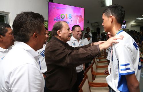 Presidente Daniel recibe a niños campeones de la selección sub-12 de béisbol