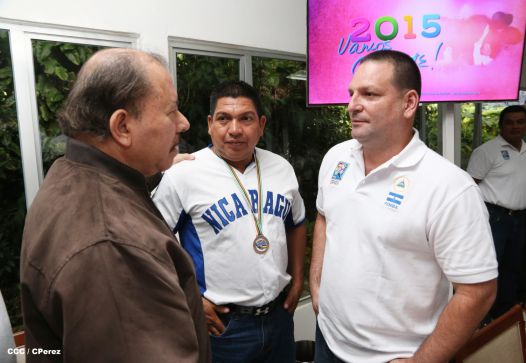 Presidente Daniel recibe a niños campeones de la selección sub-12 de béisbol