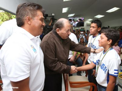 Presidente Daniel recibe a niños campeones de la selección sub-12 de béisbol