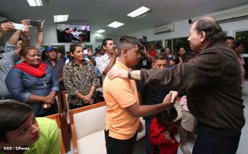 Presidente Daniel recibe a niños campeones de la selección sub-12 de béisbol