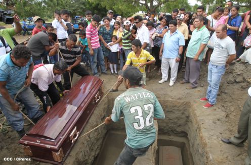 Rinden homenaje póstumo a compañeros policías caídos en el cumplimiento del deber